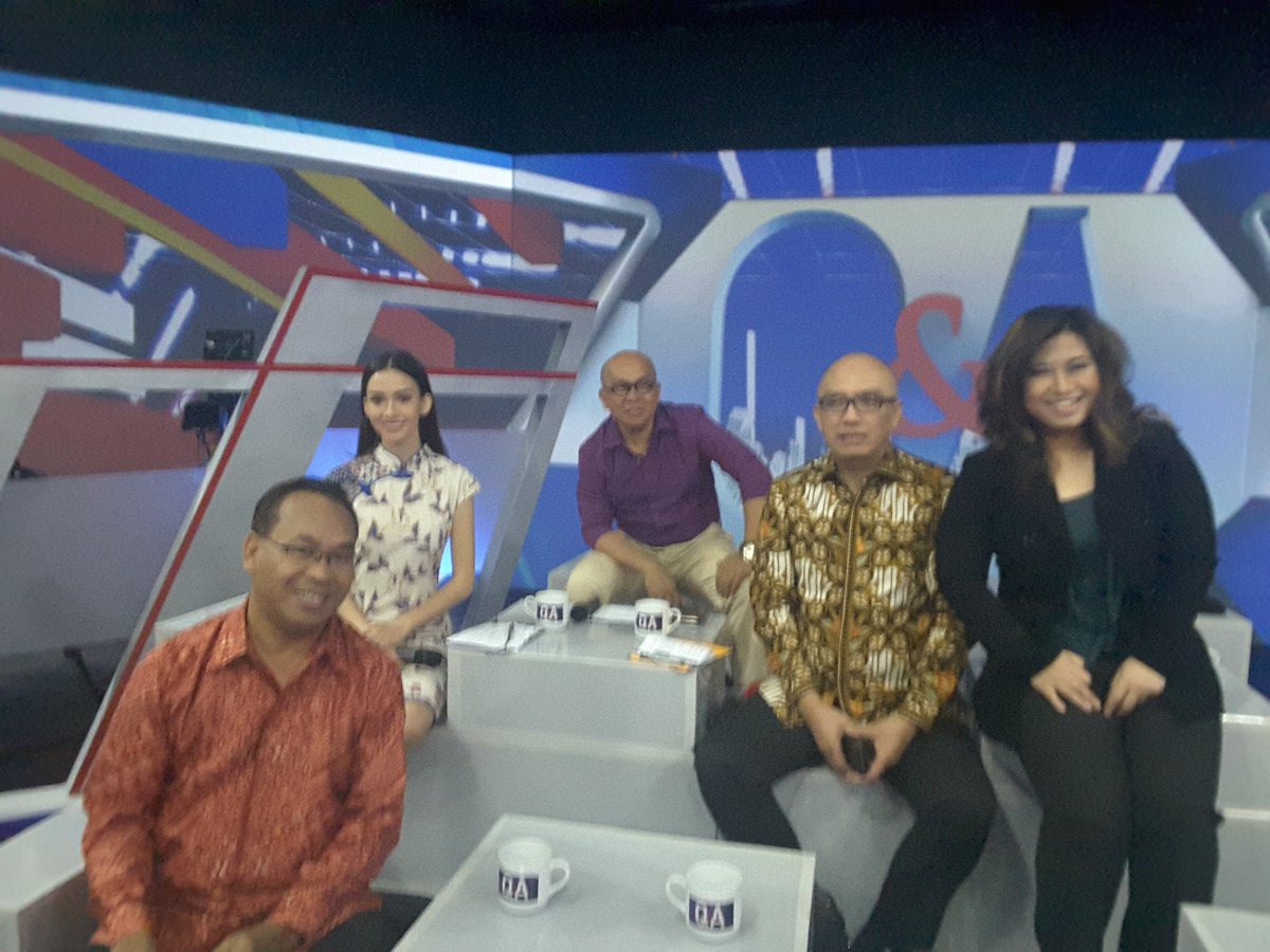 maman1965's tweet photo. Usai syuting @QA_MetroTV malam ini dg duo narasumber: @Fahrihamzah dan @fadlizon https://t.co/TdEuhAB9o7
