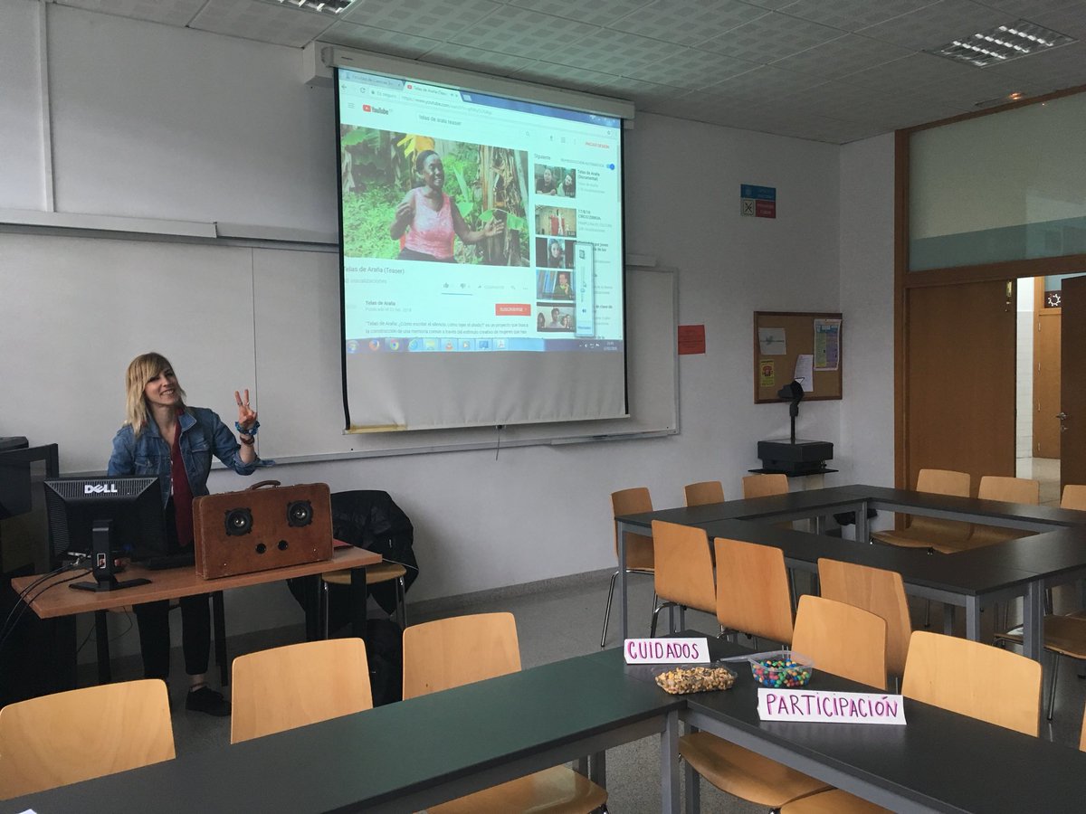 javifernandezh's tweet photo. Todo preparado con  @Noeliadaa para hablar en @unizar desarrollo comunitario y ecosistemas colaborativos #cursoParticipacionFernandezBribian https://t.co/f2X7oZoOV8