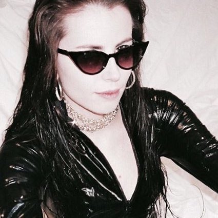 LCRvintage's tweet photo. Sunglasses £10 plus P&amp;P, we ship worldwide ✈️

Shop here: https://t.co/iA1mVd5H2U

#zyramusic #zyra #asos #catseye #sunglasses https://t.co/kNlwPX6BFp