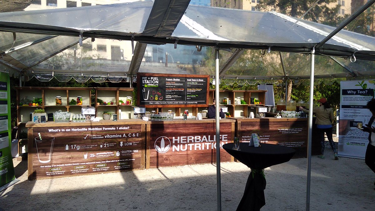 SxTroll's tweet photo. #FuelYourSXSW @Herbalife pop-up spot! Free protein smoothies! #sxfood #SxDrinks #sxlines #SXSW https://t.co/CTAlSkNwFr