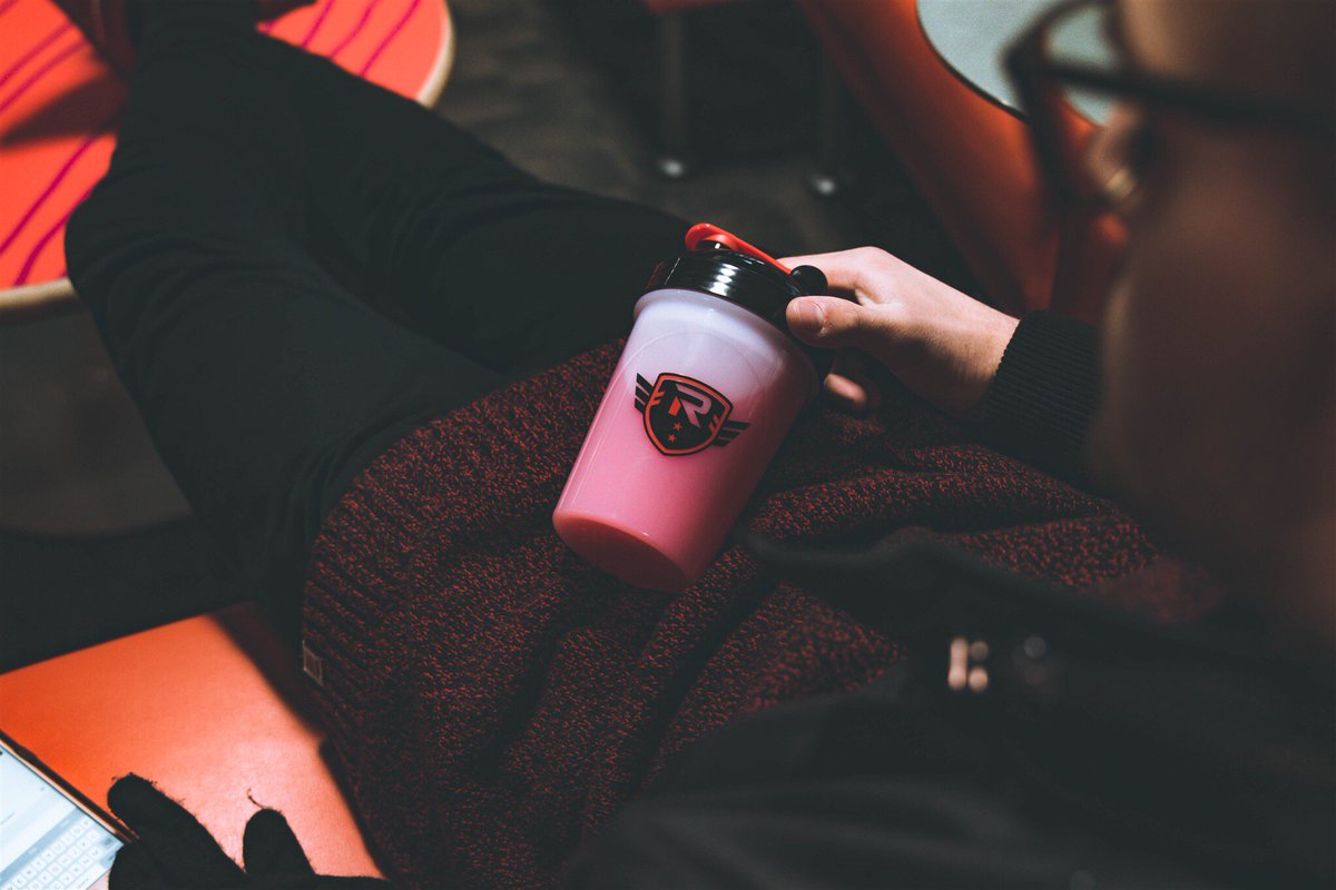 GFuelEnergy's tweet photo. In honor of our friends at the @TheRiseNation winning the #CWLAtlanta Title, we are giving away 5 Rise Shakers + 5 3 Packs! 

To enter, LIKE &amp; RT this post! Winners will be chosen later today via Twitter! 

Shaker for sale on our app: https://t.co/GFwXx3R6IC 👈😎 https://t.co/ctkF28deYJ