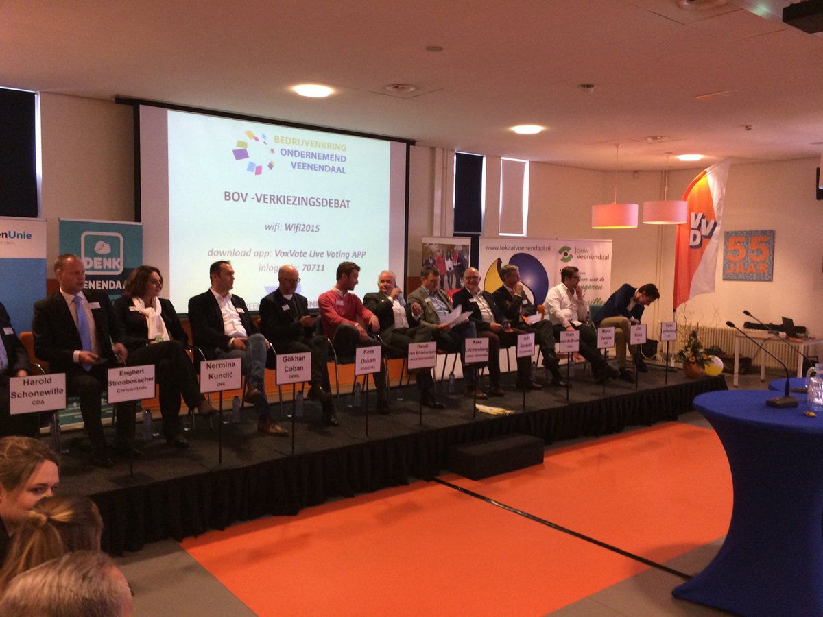KaadenG's tweet photo. BOV verkiezingsdebat #veenendaal #iw4
Ze zitten er klaar voor https://t.co/mCQSWjBrHh