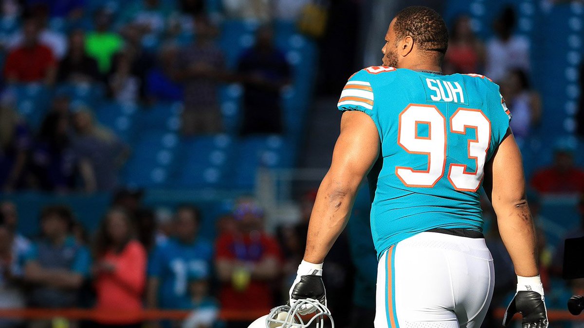 #BREAKING @MiamiDolphins set to release Ndamukong Suh, report says bit.ly/2Ftxmos?utm_so… https://t.co/L9Z3kx4Eha