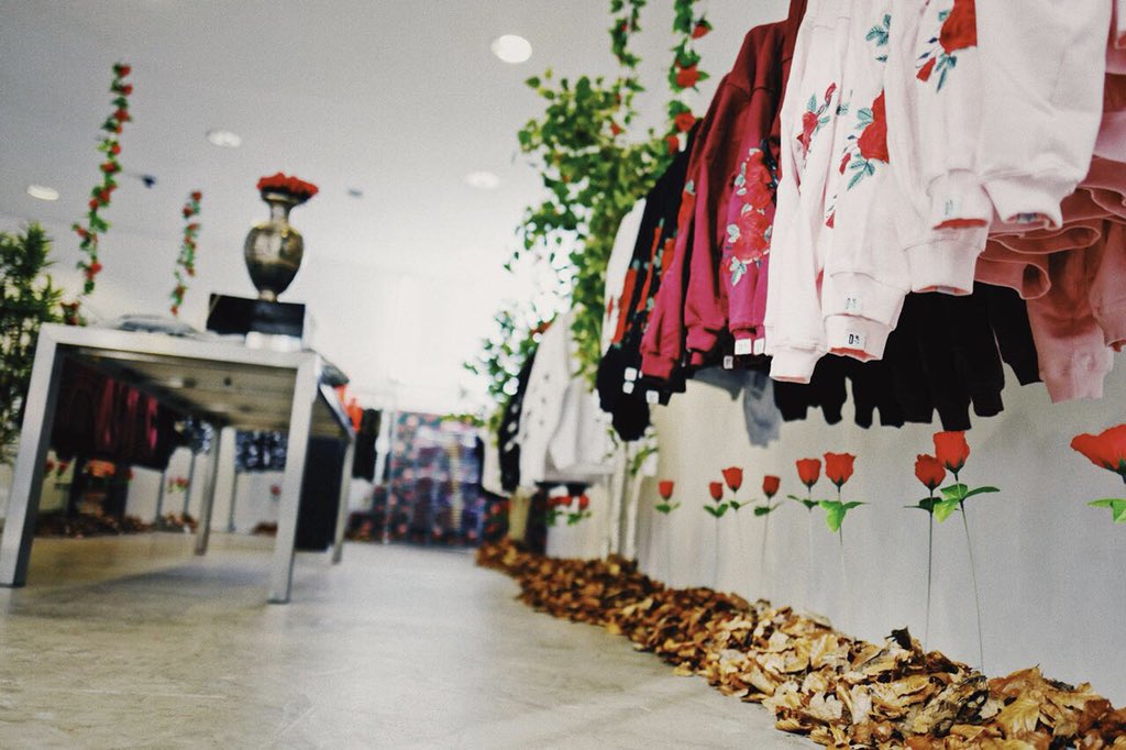 dagibee's tweet photo. #WERBUNG

Unser erster DAGI-SHOP STORE ist ab jetzt geöffnet! 😍🙌🏼

📍 Benesisstraße 8-12 , 50762 Köln
🕑 Montag - Samstag , 11 - 19 Uhr

Wir freuen uns auf euch! 🙈 https://t.co/nwio27ACPC