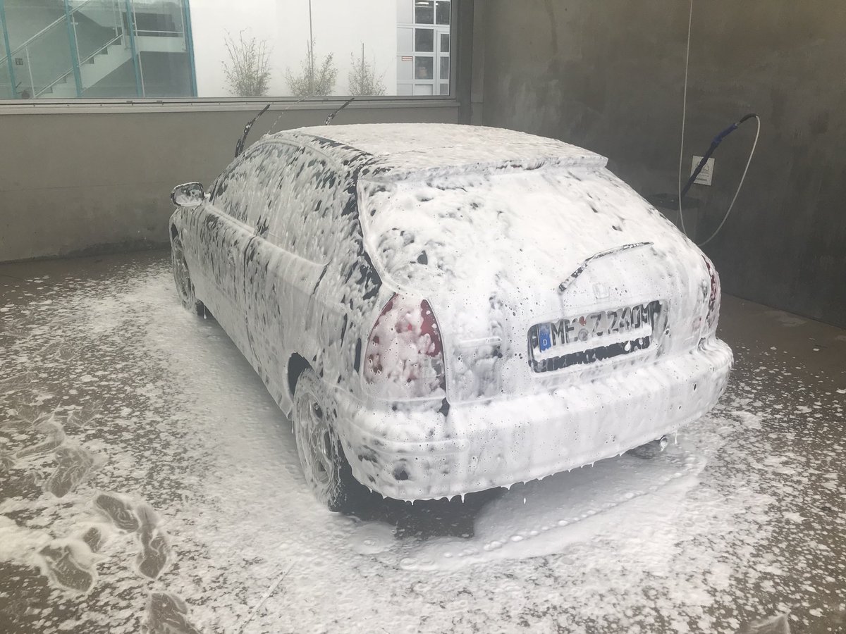 JustMando3's tweet photo. Huch ein Marshmallow 😂
#carwash https://t.co/Zo8p9DpoUg