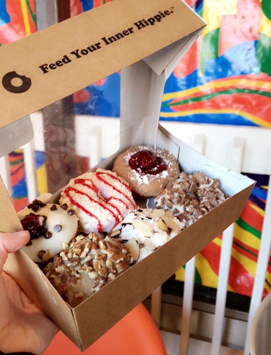 webkite's tweet photo. Mondays are hard, treat yourself ! 

#donuts #treatyourself #monday https://t.co/GQthaQ2kTc
