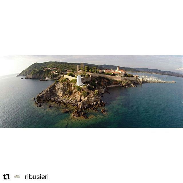 #Repost <a href="/ribusieri/">Ribusieri</a> (<a href="/get_repost/">Repost</a>)
・・・
Come si può capire qualcosa della vita, e capire a fondo se stessi, se non lo si è imparato dal mare? (Federico García Lorca)

Talamone dista 40 minuti dalla Tenuta Ribusieri. 
#spring #maremma #tuscany #montecucco #ribusieri #solaura #ch…