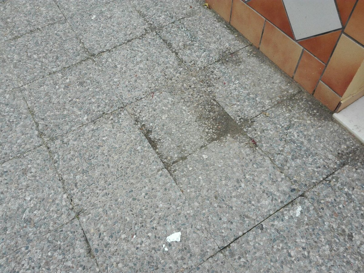 psoeconil's tweet photo. Vecinos de la C/ Ibiza nos envían imágenes en las que se ven los sumideros están cegados y nos dicen que las baldosas están sueltas y con las lluvias se llenan de agua y al pasar se mojan...instamos al gobierno de IU a que se de una solución a esta situación lo antes posible https://t.co/KzkgBVnlLE