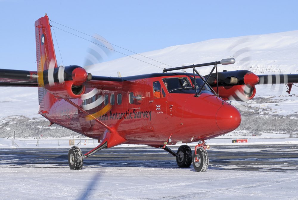 BAS #TwinOtter VP-FAZ returns to #Akureyri in #Iceland after another successful scientific research flight as part of @IGPResearch #AvGeek #PolarResearch #aircraft bas.ac.uk/polar-operatio…