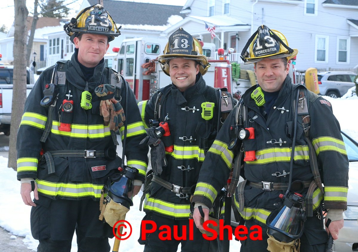 pauls612's tweet image. Ran into some @WorcesterFD jakes today! Great guys! Taken at 2nd alarm on Kendrick Ave today. #engine13 #prideofthefleet