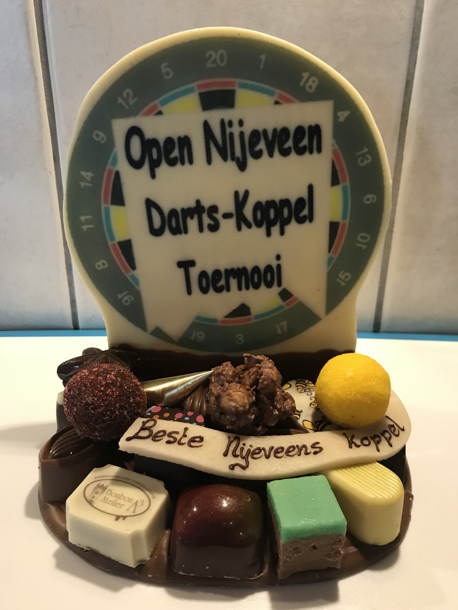 Toch eigenlijk best zonde om dit op te eten?? <a href="/ChocoladeZo/">Bonbon Atelier A3</a> #BesteNijeveensKoppel met moatie <a href="/Leo_Westenbrink/">Leo Westenbrink</a>