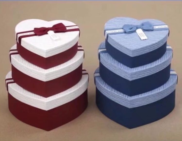 Tonglepacking's tweet image. Stock available heart shaped paper gift boxes attached with ribbon bow#stock #moq1ctn #factory #papergiftboxes #3pcspersetgiftboxes #rigidgiftboxes #cardboardgiftboxes #customgiftboxes #bespokegiftboxes #paperproductsfactory #wholesalechina #yiwu