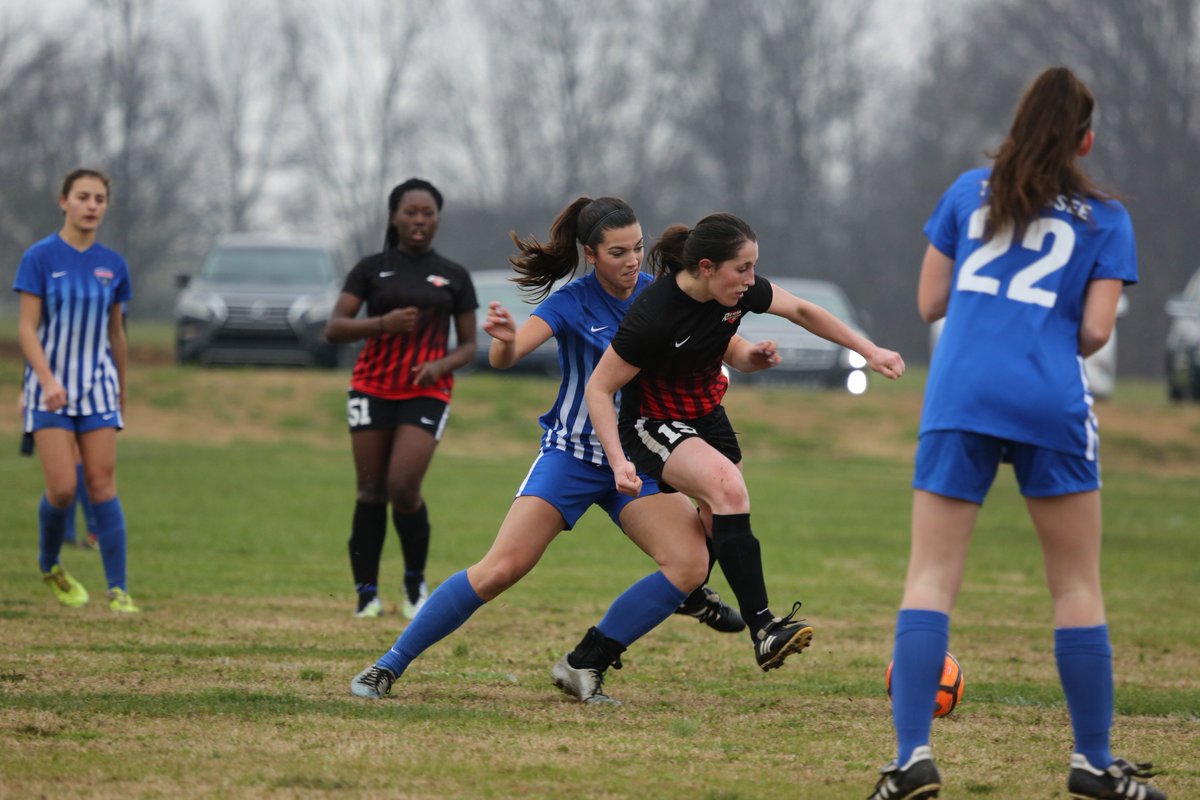 TSC02Showcase's tweet photo. A little rain can't stop these girls from getting ready for State League! #nodaysoff #beatthesnow #notinwilliamsoncounty @TNSoccerClub https://t.co/mGGqenVitu