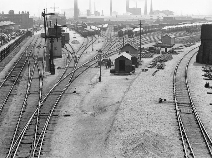 Welcome to the feed of the Freight History Project, a new venture exploring the history of British freight transport, logistics and supply chains,1830 -1939 - we are just planning, so stay tuned! Pic: Thames Wharf, about 1911. ©NRM/SSPL(nrm.org.uk/ourcollection/…)