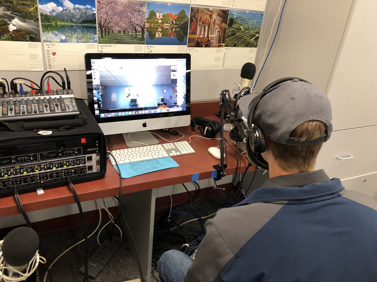 herrplatt's tweet image. @hyperduino @rogerwagner @BaynesHeidi @deniseleonard Joey working with Ss over GHO on coding and building a smart car w/ @microbit_edu #MakerBit