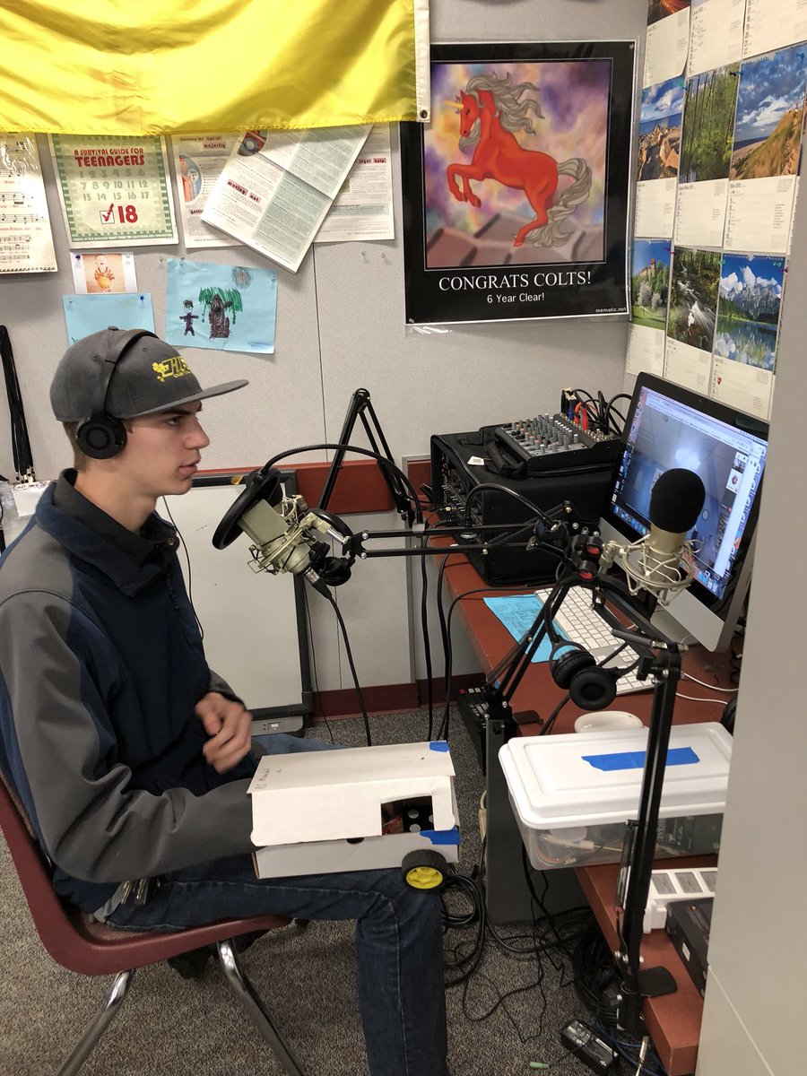 herrplatt's tweet image. @hyperduino @rogerwagner @BaynesHeidi @deniseleonard Joey working with Ss over GHO on coding and building a smart car w/ @microbit_edu #MakerBit