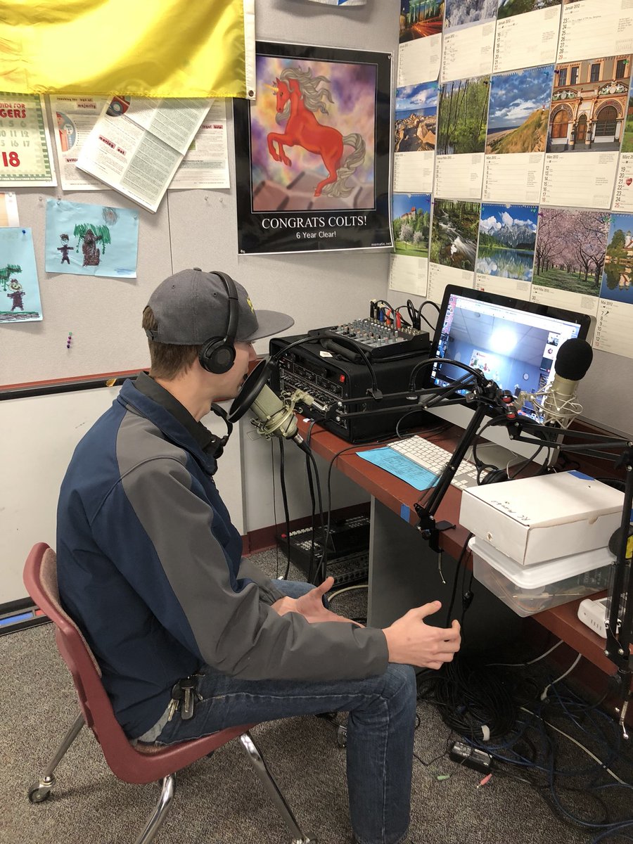 herrplatt's tweet image. @hyperduino @rogerwagner @BaynesHeidi @deniseleonard Joey working with Ss over GHO on coding and building a smart car w/ @microbit_edu #MakerBit