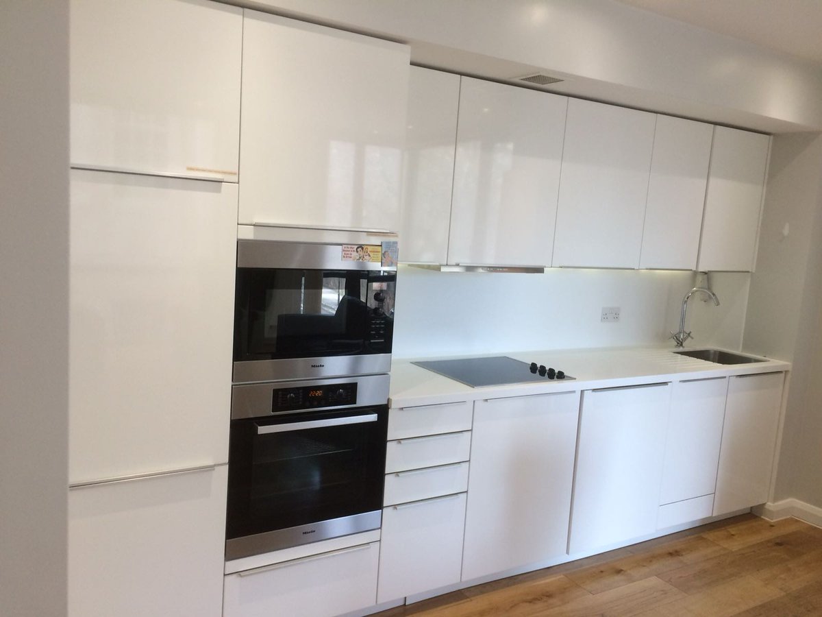 Residential  Cleaning
THE BEST SOLUTIÓN
Contact us vipcleaningservices.ltd@outlook.com 
Call us 07853-090-604