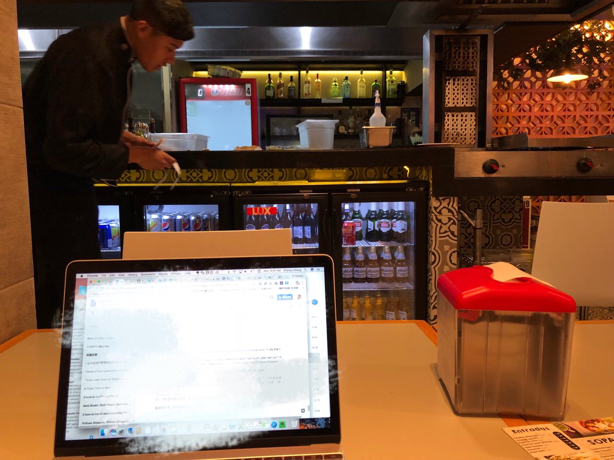 365DaysOnAirbnb's tweet image. Mobile working in a taco shop with WiFi #workisnotaplace