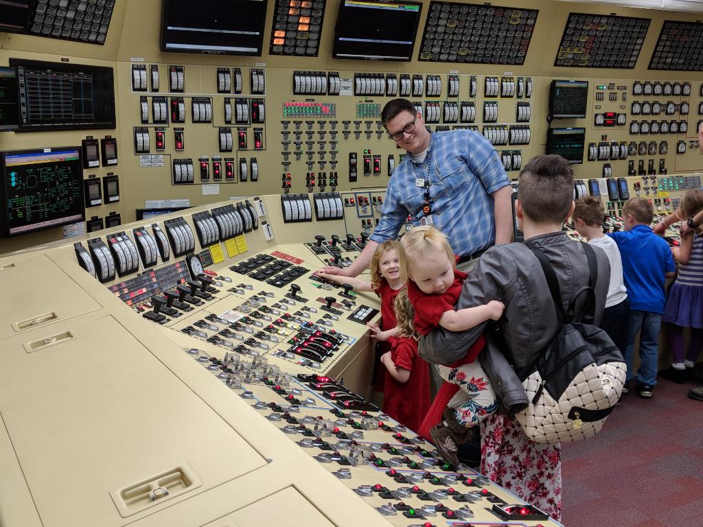BVPowerStation's tweet photo. 16 employees enrolled in the operators’ license training program at BV Unit 2 passed the 1st of many tests they will take over the next 18 months with industry-leading scores! They recently celebrated by showing their kids &amp; families the Control Room training simulator. https://t.co/ikKyOiK6kN