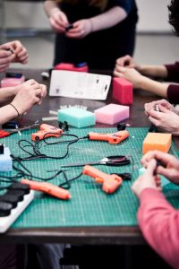 Got a budding scientist in the house? Here's a great list of the best places for kids to discover science in Ireland - including MAKESHOP! mykidstime.com/things-to-do/t…