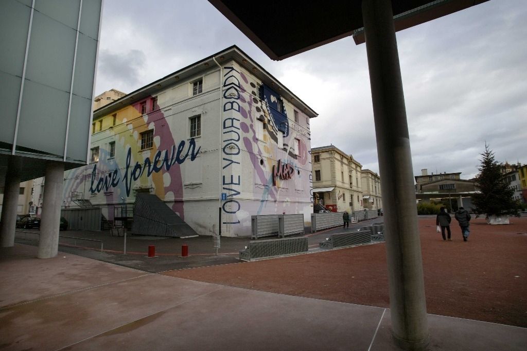 jmaperrin's tweet photo. Le MAD Café #Lausanne la ville aura sa place qui vit «à l’italienne» s'enthousiasme #Mobimo cc @MADSWITZERLAND @24heuresch https://t.co/KSRgSrzZ7U https://t.co/h4lgKZJZJe