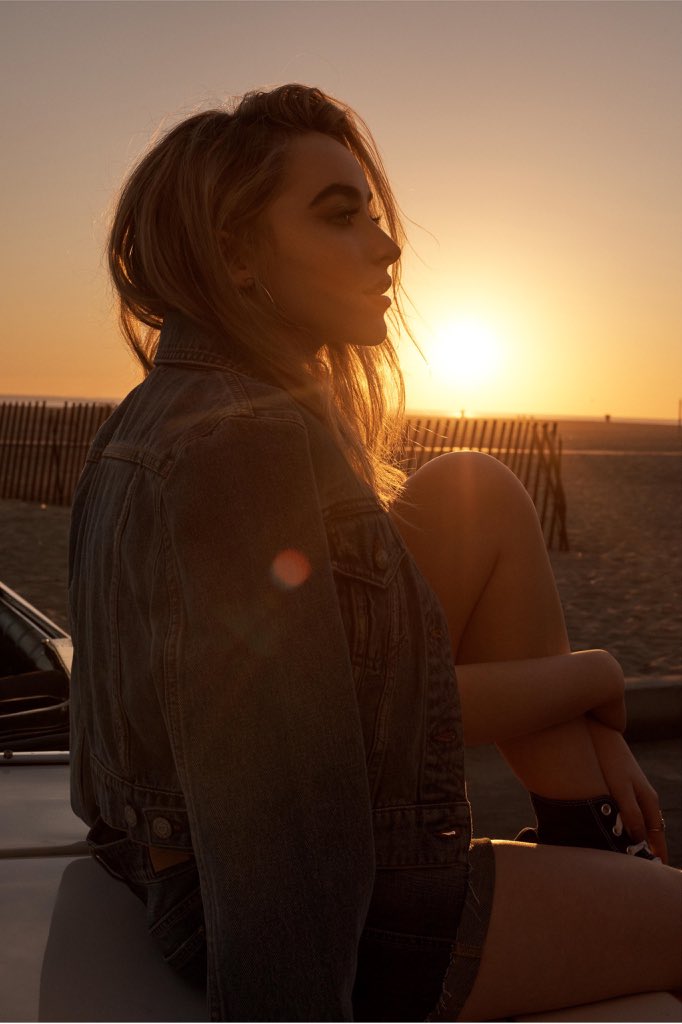 SabrinaAnnLynn's tweet photo. NYC- I’ll be at the @Aeropostale store in Manhattan Mall this Thursday 3/15 for a sneak peek of my upcoming collection. Head over for the chance to meet me &amp; to win a free custom painted denim jacket signed by me X #ad https://t.co/BTK6ihvBPh