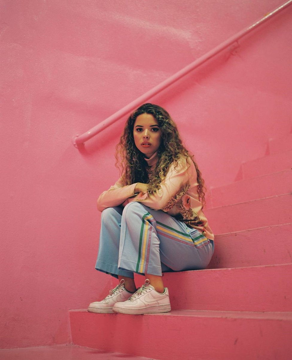 GILILAcademy's tweet photo. She’s a big part of the #Soundof2018 🤩🎶 https://t.co/X2bEcSSCzk #BBCSoundof2018 @niluferyanya @BBC6Music @bbcmusic @LoudinLibraries 

Get tickets to see her live! https://t.co/v3VZnHfOtJ https://t.co/9oCu6OgoJA