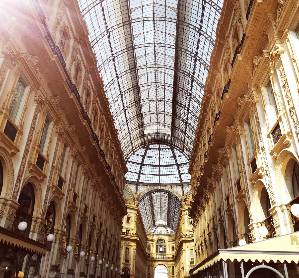 Start a new week enjoying the stunning architecture of Milan’s oldest shopping mall, the ‘Galleria’. 
#italia #milano #milan #piazzaduomo #duomo #galleriavittorioemanuele #architecture #archilovers #bellamilano #instamilano #urbanlife #urban #view #citylife  #италия #милан