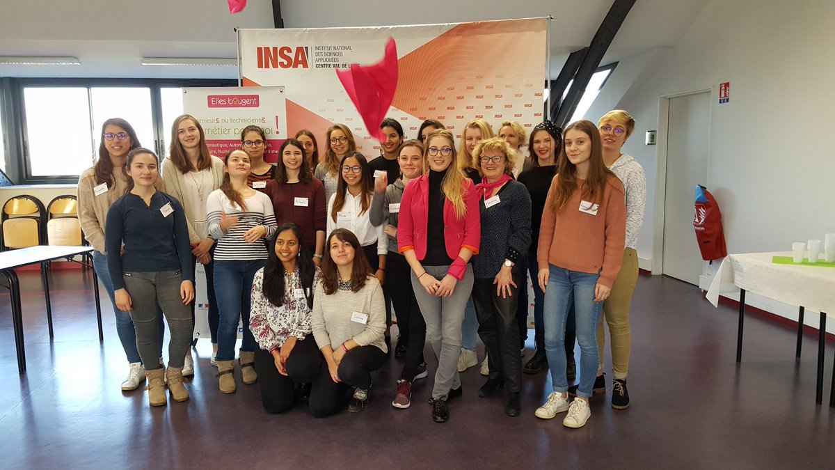 Ellesbougent's tweet photo. #InnovaTech2018 J-18 avant la finale nationale le 30/03 @_Bercy_ ! Retour sur le challenge Centre Val de Loire avec notre délégation @EB_CentreVDL, le 15 décembre dernier à l'@insacvl #Bourges avec la qualification de l'équipe #LINKEVENT ! Plus d'infos : https://t.co/xkswhPTbl6 https://t.co/UNiLBcPBWc