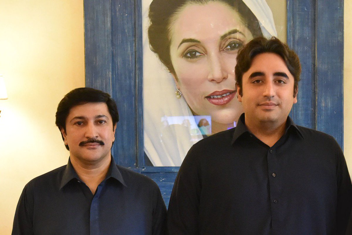 HabibHussainTh1's tweet photo. اکثریت والے اقتدار میں ہوتے ہوئے بھی سینٹ میں امامِ سیاست مرد حر آصف علی زرداری سے مات کھا گئے ایوان مین جیئے بھٹو ایک زرداری سب پے بھاری کے نعرے
🇱🇾🇱🇾🇱🇾✌✌✌ https://t.co/wVD40byTwl