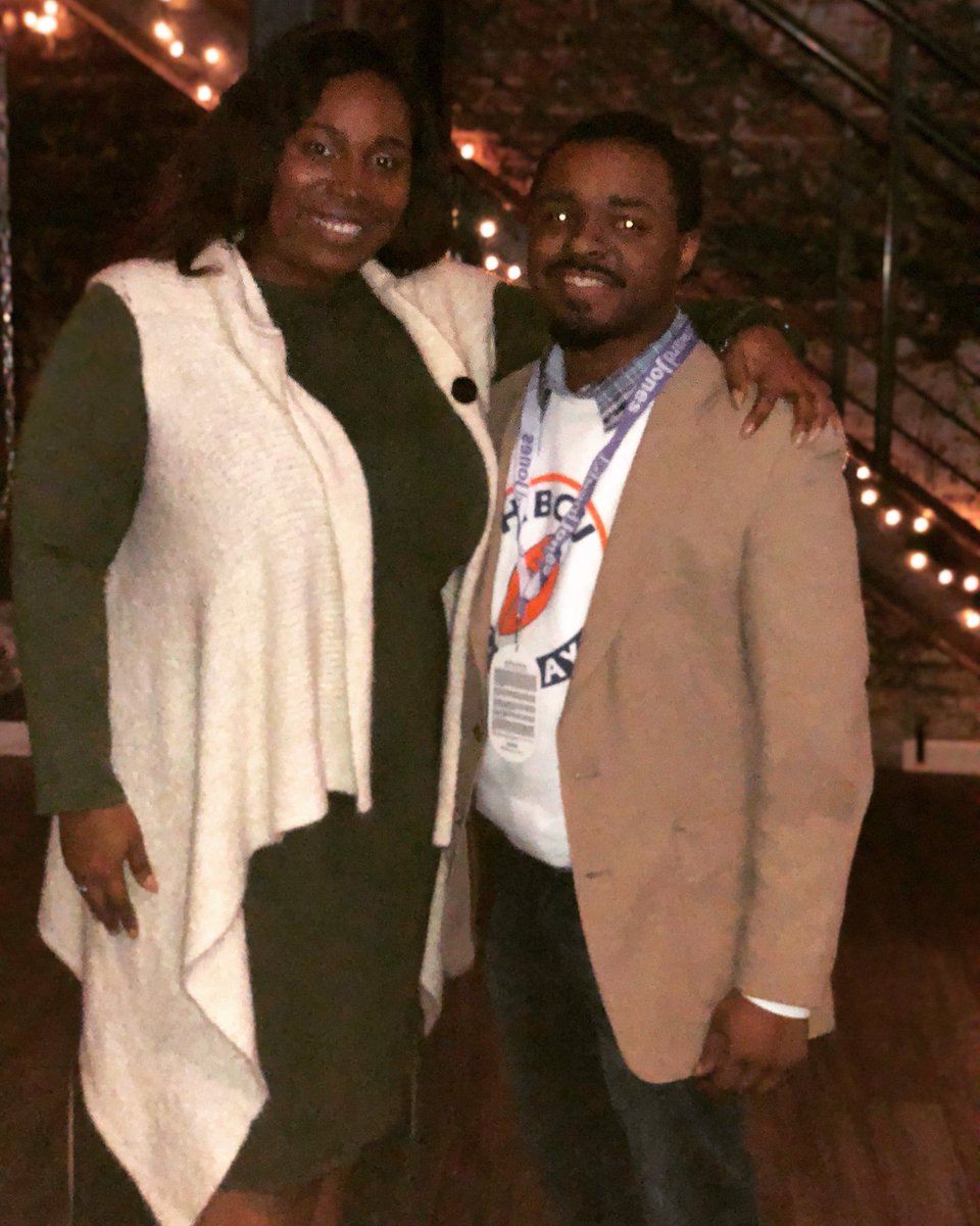 SimplySprtyChic's tweet photo. It was a pleasure to collaborate with @stevenjgaither for his first Professional Networking Mixer for @HBCUGameday! Looking forward to even bigger and better things next year! #MEAC #iBackTheMEAC #MEACHoops #MEACTourney #EventPlanner #SportsConsultant #HBCU #HBCUSports #WSSUAlums https://t.co/SfEVTdSZjE