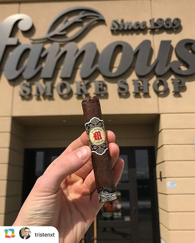 FamousSmokeShop's tweet photo. 📷 by @tristenxt ------------------
What a smoke! Loved every minute of it on this beautiful day. #lamission #latelier #smokingandjoking #cigar #cigars #stogie #cigaraficionado #luxurylifestyle #luxury #cigarporn #cigarlife  #sharetheleaf #cigarlifest… https://t.co/AENmbo3JF5 https://t.co/R0CONv5En3