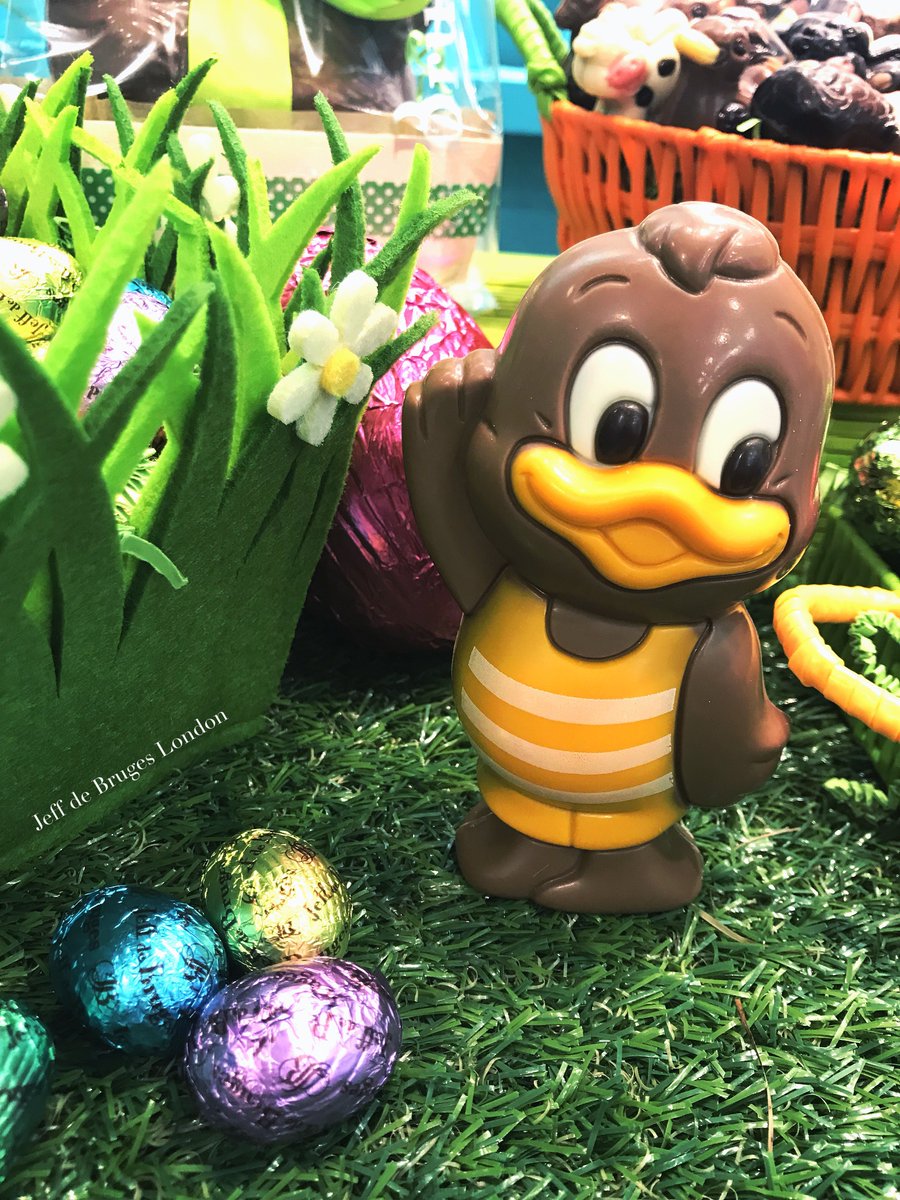 jdb_london's tweet photo. Say Hi To Gatsby 👋🏼😻

#chocolates #easter #duck #delicious #eastereggs #dessert #orange #milkchocolate #chocolatelover #jeffdebruges #easterbasket #london https://t.co/6A004VObJi