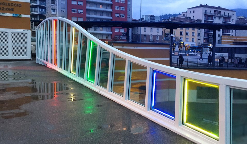 QuickItaly's tweet photo. MAXIBAR RGBW

Brescia, MAXIBAR RGBW illuminates the new pedestrian overpass of the station.
Maxibar is fully integrated into the protective glass. RGB + White LED lighting is programmable thanks to the QCC Quick system. https://t.co/p1c01O1YYN