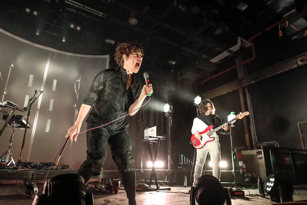 pancakesnwhisky's tweet photo. .@tuneyards' "roller-coaster ups and downs were enough to fill your stomach with butterflies and make your head spin" at @brooklynsteel: https://t.co/VYJmiWkYeT #tuneyards #nyc #concertreview #merrillgarbus https://t.co/Tu3QqadZJH