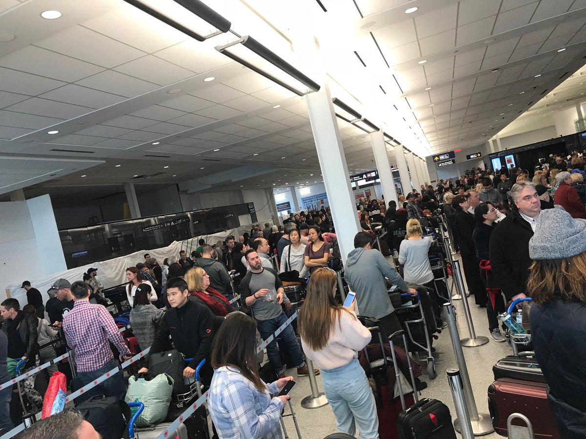 When <a href="/aircanada/">Air Canada</a> has a meltdown. At least 2000 people in the lineup in Montreal.