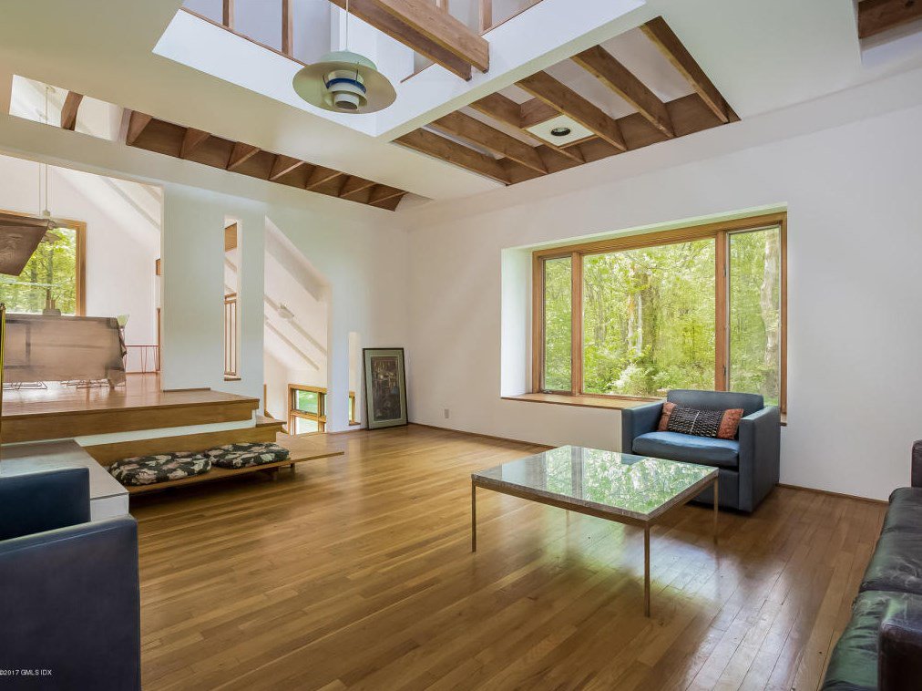 brianamen's tweet photo. Fantastic architectural details in this Greenwich home that is back on the market! https://t.co/iC9hKjyOef #GreenwichCT #CTRealEstate https://t.co/AxrWRwMI0Z