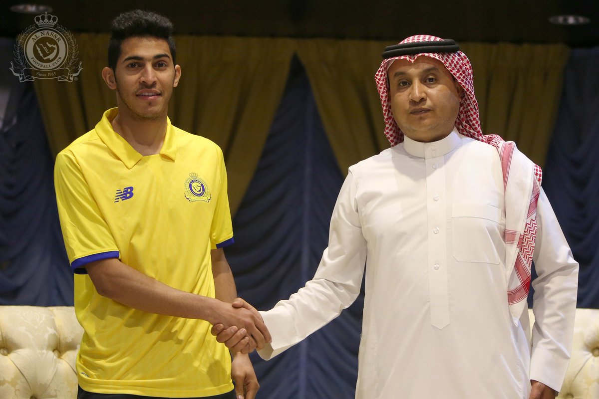AlNassrFC's tweet photo. صــور من توقيع عقد الكابتن سلطان الغنام مع #العالمي https://t.co/QwD6haZQFw