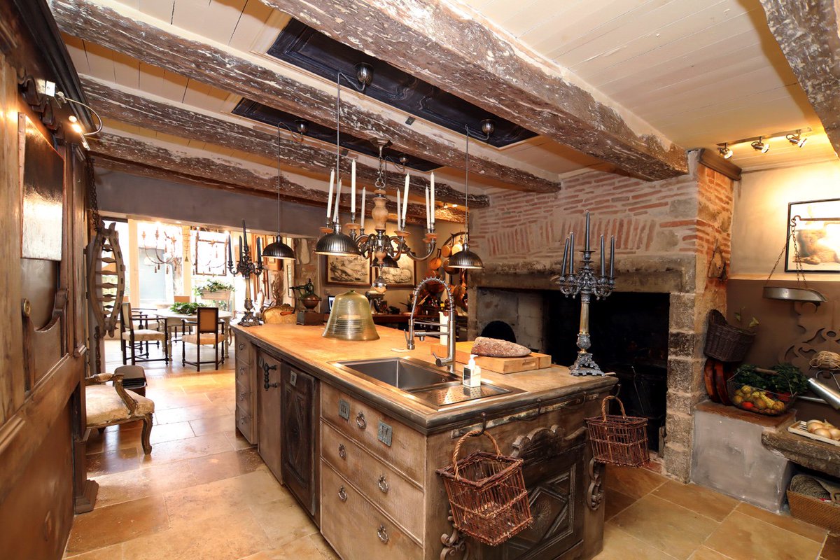 CatherineFrei's tweet photo. #kitchen by Catherine-Hélène Frei v A in St Antonin#house for sale https://t.co/xPljJXHYPa