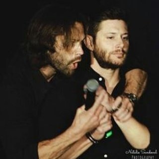 beshj298's tweet image. Men in BLACK 🖤💫
#SamnDean
#Supernatural
#NewProfilePic