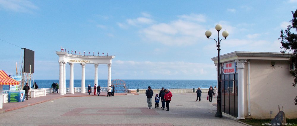 crimee_ru's tweet photo. #Крым. #Алушта сегодня. Центральная набережная, ротонда. Тепло +12, временами солнце, без осадков.
#Crimea. #Alushta today. #Crimée. #Alouchta aujourd'hui. https://t.co/YjnMcYOHko