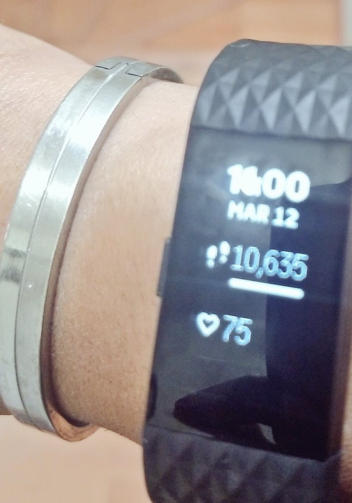 mamasrockstars's tweet photo. 11 de la mañana y ya llevó más de 10,000 pasos!!! 🏃
Empezando la semana con mucha actividad y ustedes? #fitbitcharge2 #fitbitmom #fitbitmotivation https://t.co/mcnDIfxZru