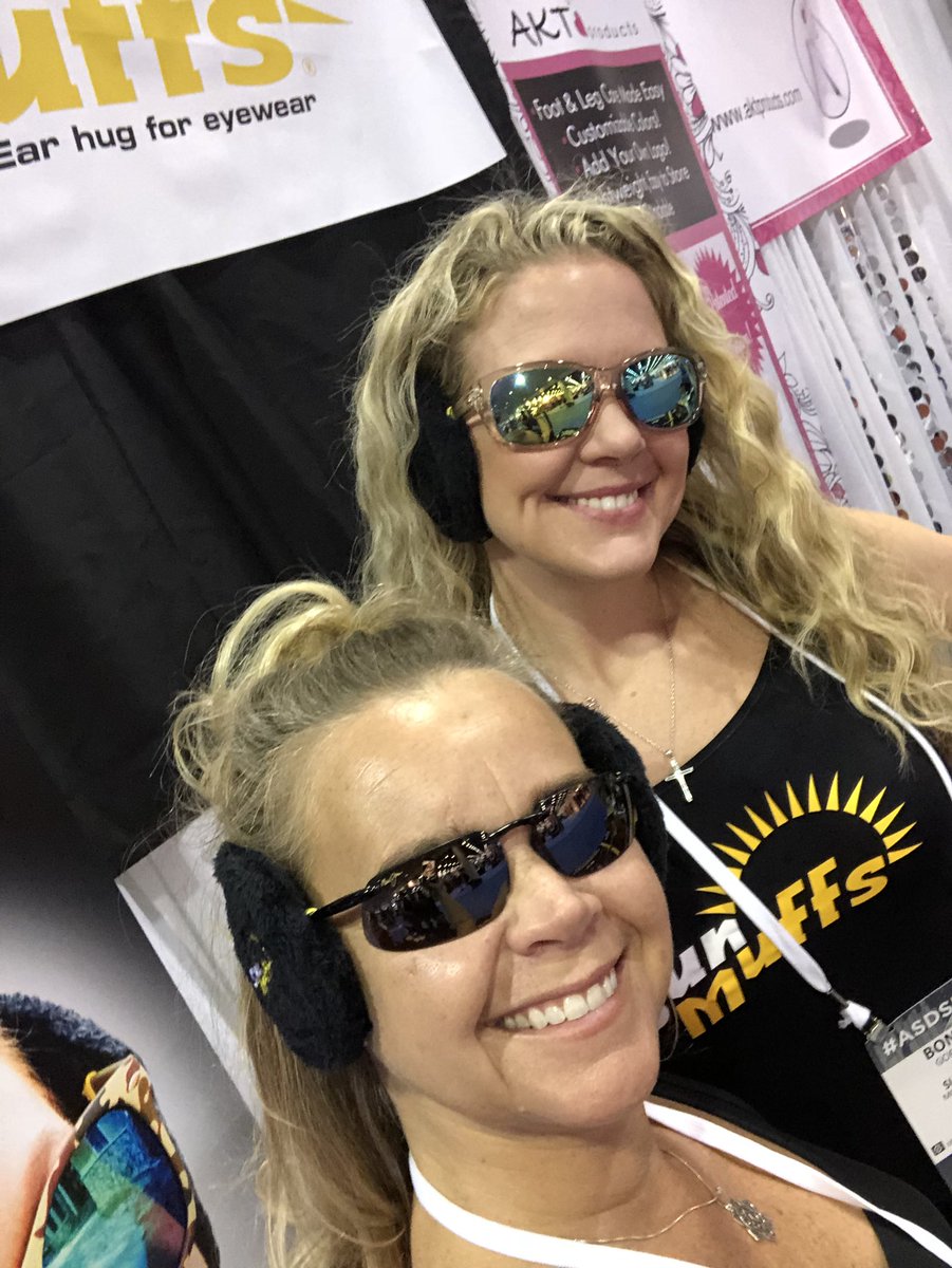 sunmuffs's tweet photo. Have #runners or #cyclists in your life? #sunmuffs are the perfect #gift for those who love early morning #outdoors or #coldweather weather activities!
#ASDShow Hall N1303
@ASDShow #athletes #buyers #Retail #retailbloggers #coldweather #earhugs #ASDLive @OfficialMauiJim https://t.co/OzRtOpwoJO