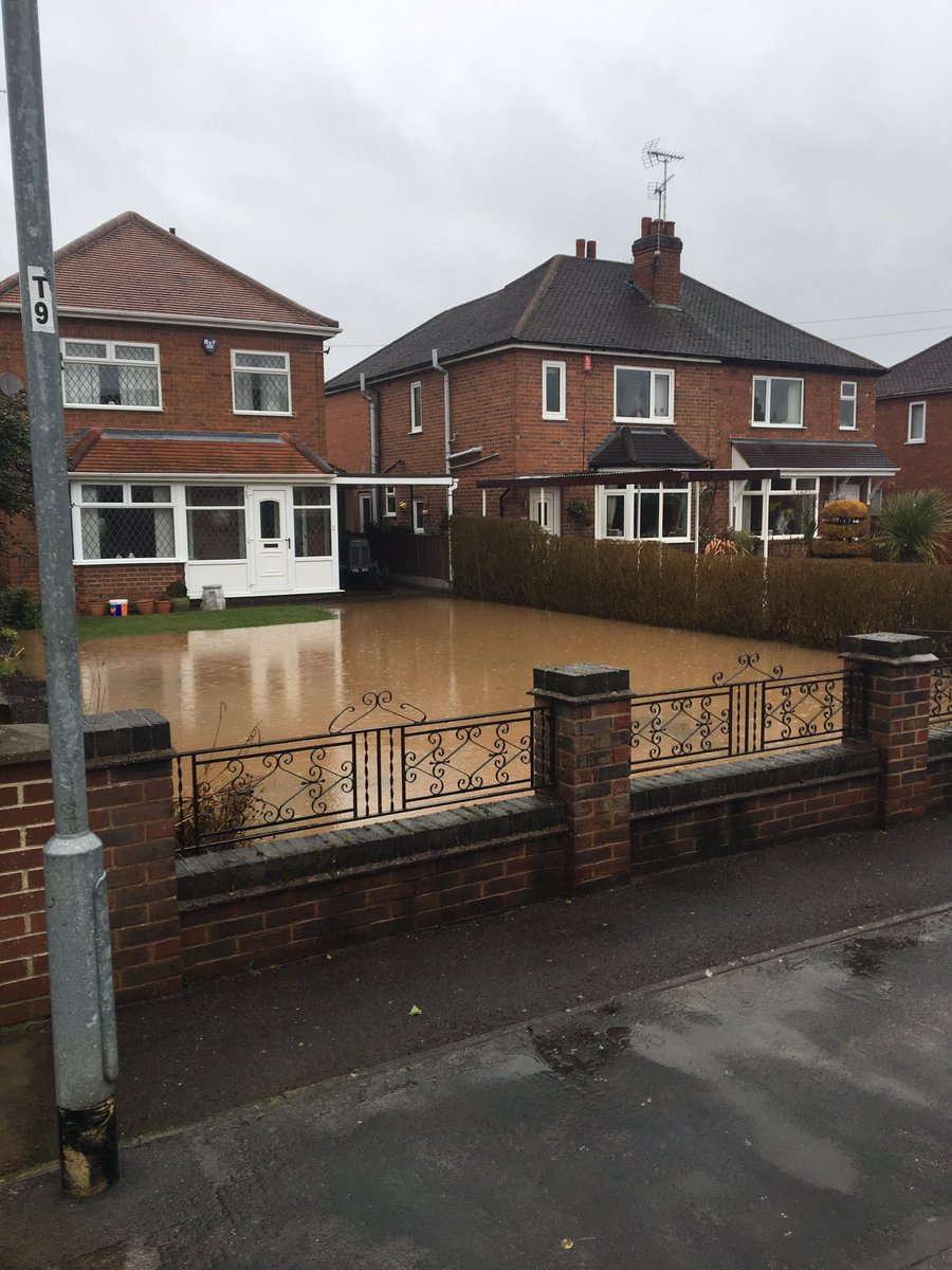 StaffsFire's tweet photo. 3 pumps and a Damage Limitation Unit attending flooding incident at #anslow Burton on Trent, approx 20 houses affected https://t.co/opR4KkBstz
