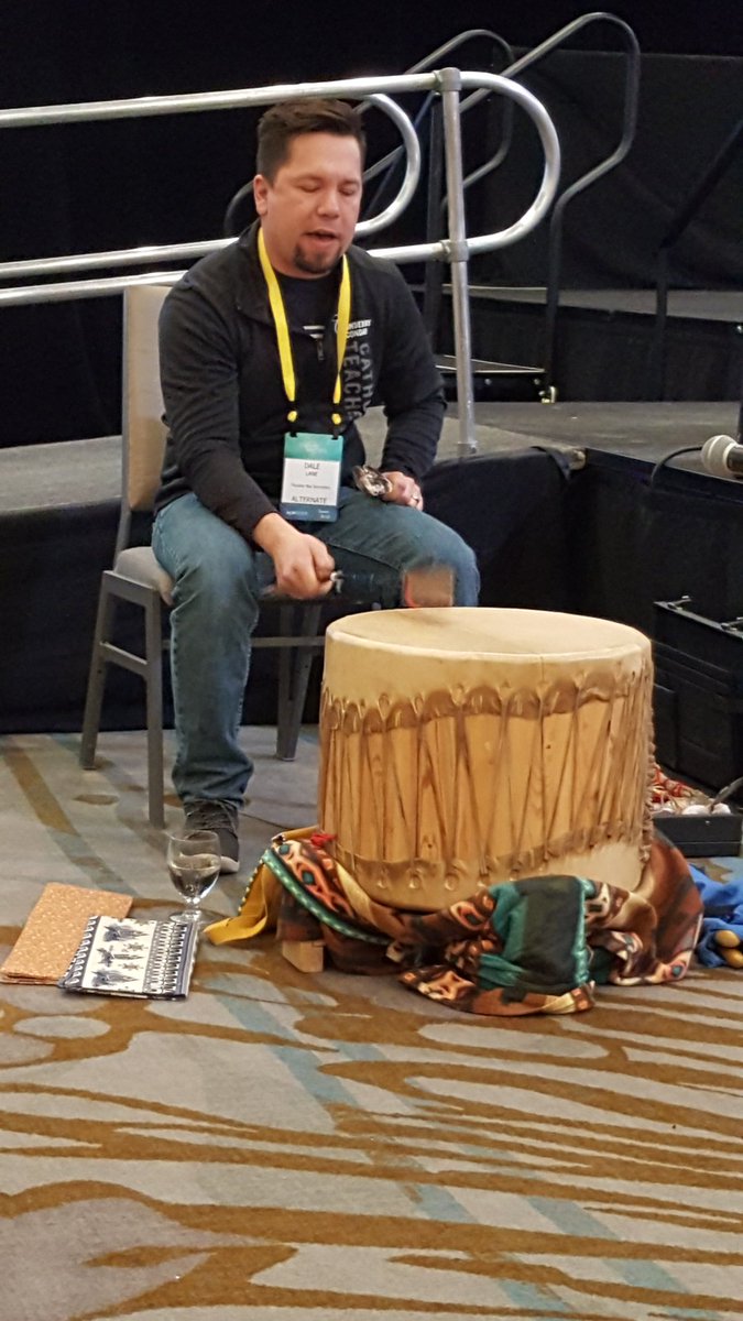 AW_Robertson's tweet image. Thank you to Thunder Bay Secondary Unit member @dlane_12 for your thoughtful Aboriginal opening and closing ceremonies @OECTAProv #OECTAAGM18 #Miigwetch Miigwetch Miigwetch