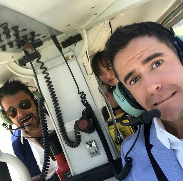 Veo esta foto en ig y digo... que pudientes!! Viajando en helicóptero para llegar a la chamba... como cualquiera de nosotros 😂😂 #HoyLoHacesTú  #MañanaQuienSabe