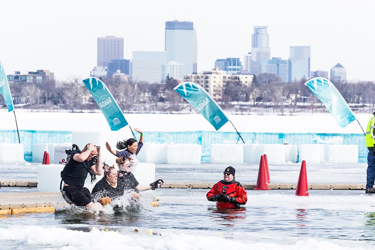 2018 #PolarPlunge at #BdeMakaSka supporting <a href="/SOMinnesota/">Special Olympics Minnesota</a> athletes.