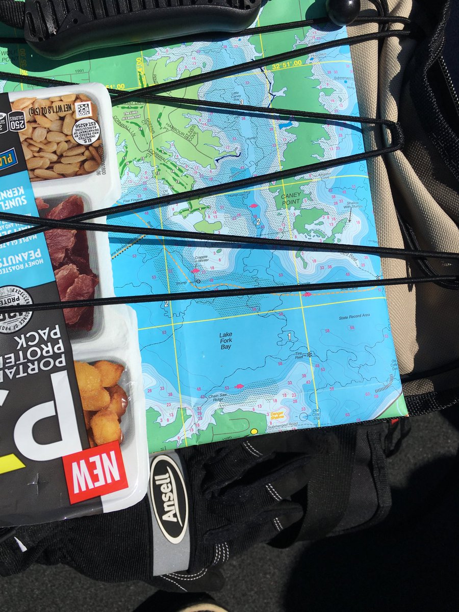 gallaghermike's tweet photo. Making a plan. Looking for Alligator Cove. With our luck there will be 8 boats hidden in there. #chasing90 #texasswing #bassfishing https://t.co/nqlDApPfUB