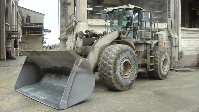 Personal calificado del área mecánica realiza mantenimientos preventivos a payloader  a fin de garantizar abastecimiento de materia prima para el proceso productivo. <a href="/IMVillarroel/">Ildemaro Villarroel Arismendi</a> <a href="/NicolasMaduro/">Nicolás Maduro</a>